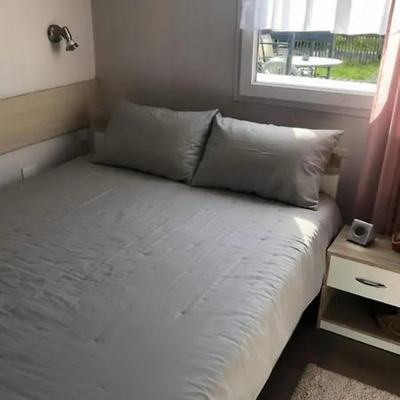 Nordsee-glamping Mobilheim 2416 브레데네